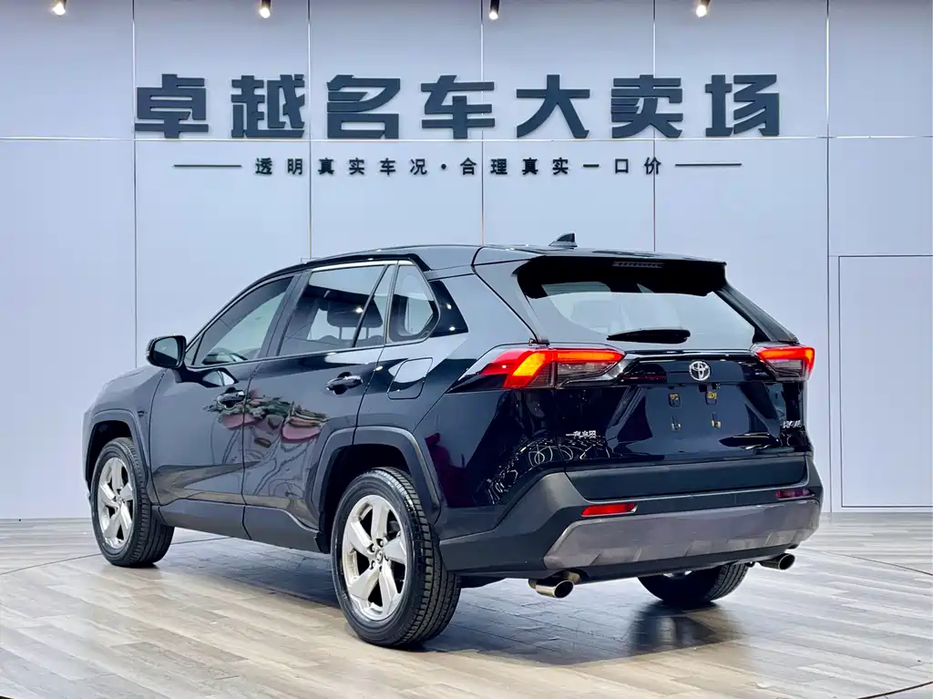 Toyota RAV4 — фото 5