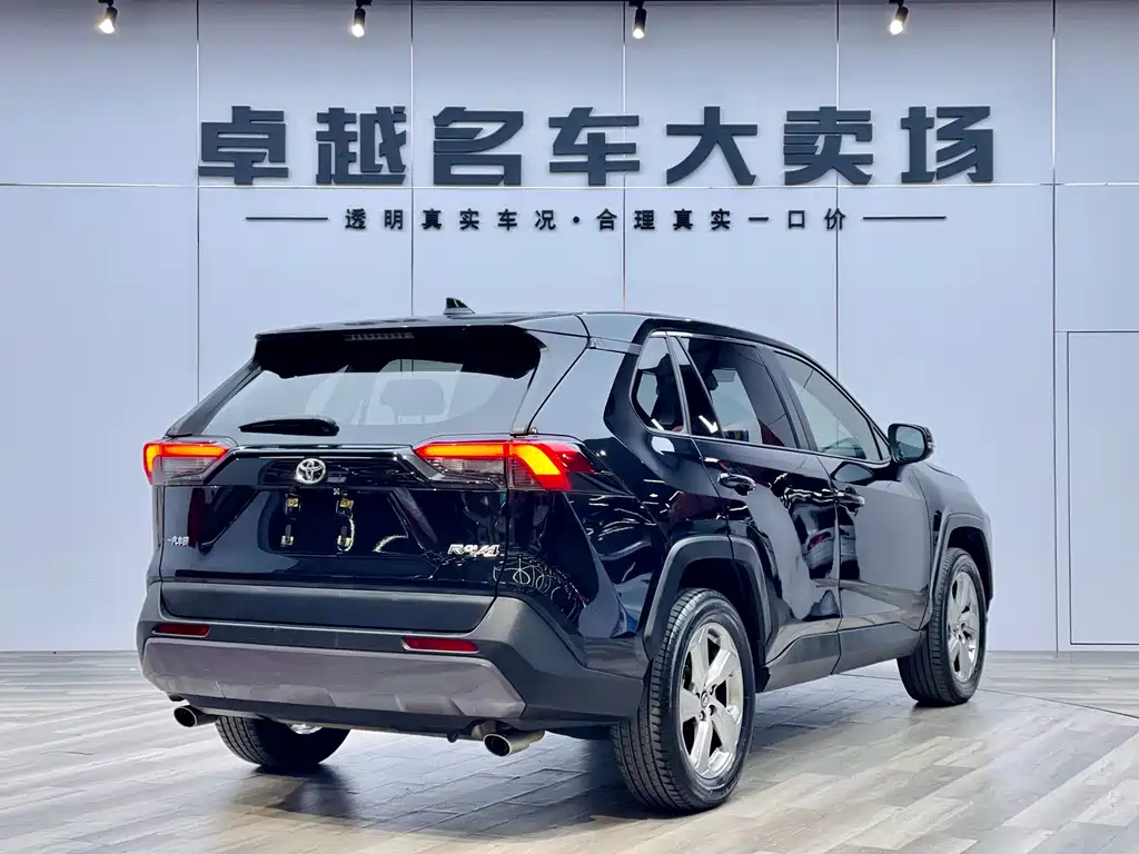 Toyota RAV4 — фото 7