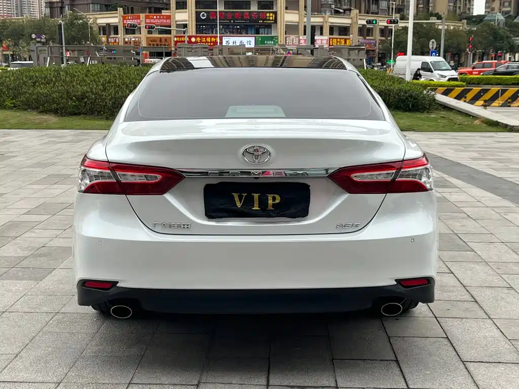 Toyota Camry — фото 5