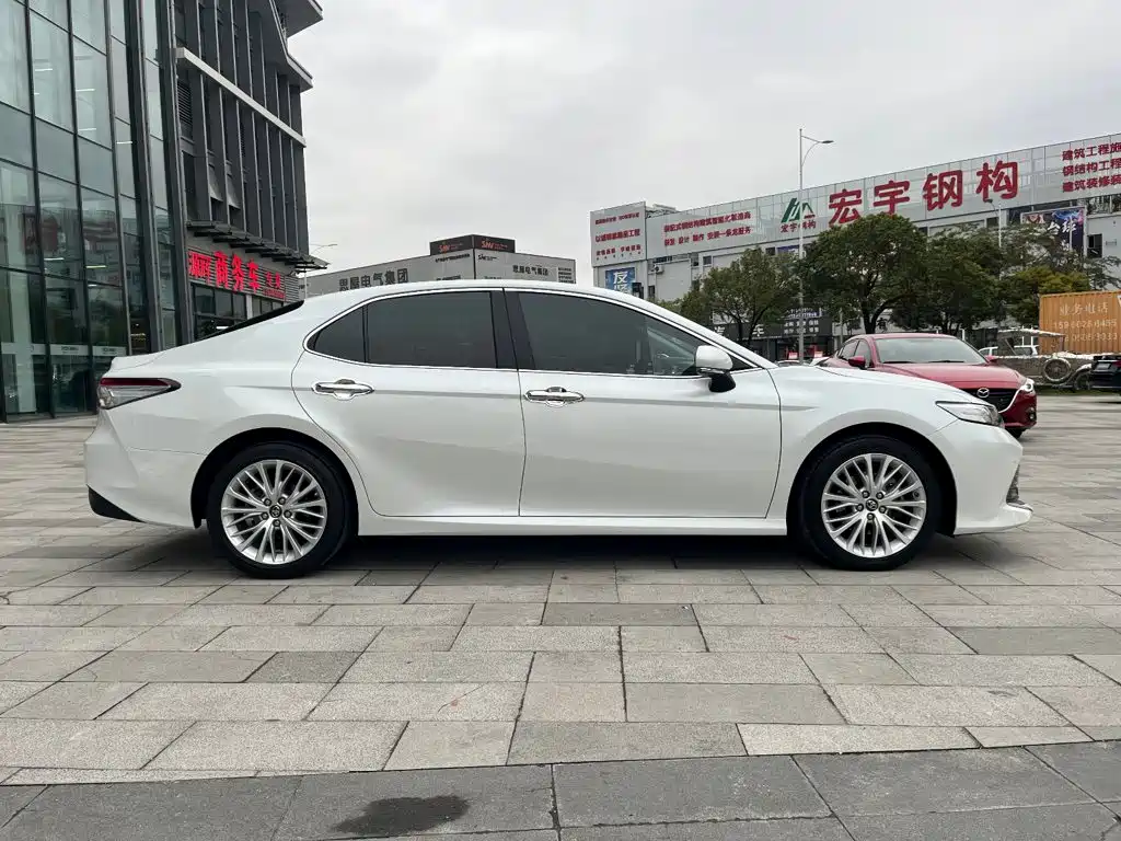 Toyota Camry — фото 8