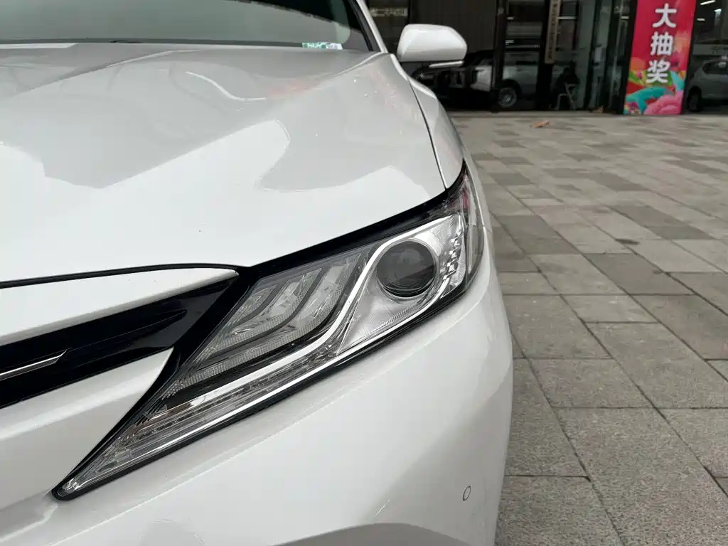 Toyota Camry — фото 9
