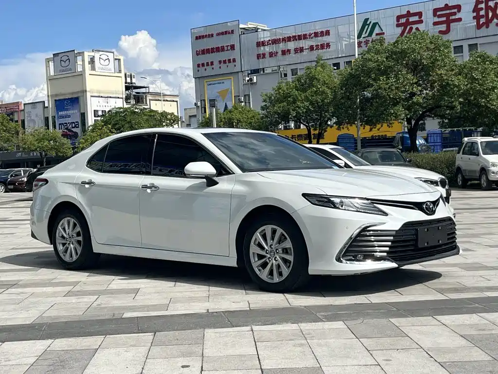 Toyota Camry — фото 3