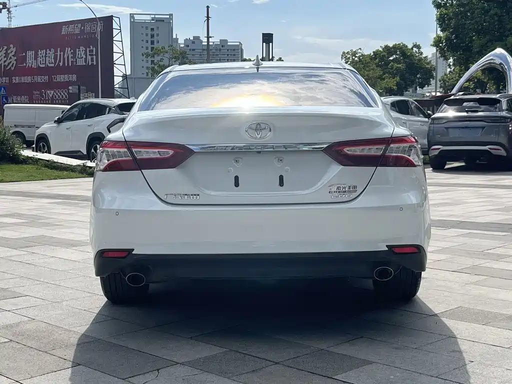 Toyota Camry — фото 6