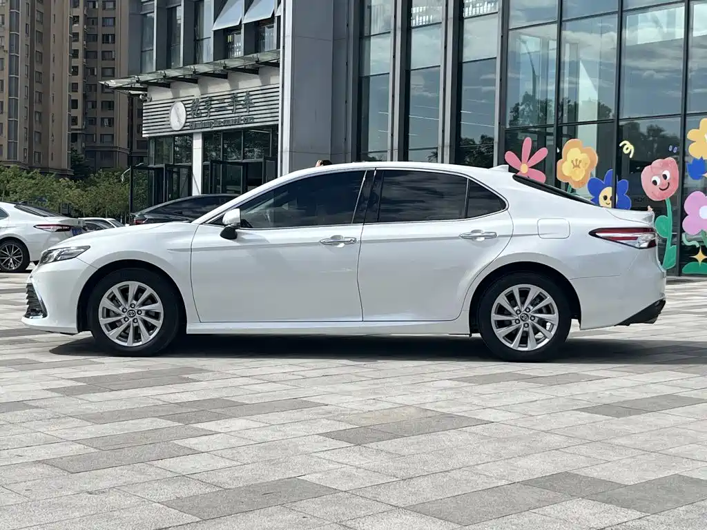 Toyota Camry — фото 8