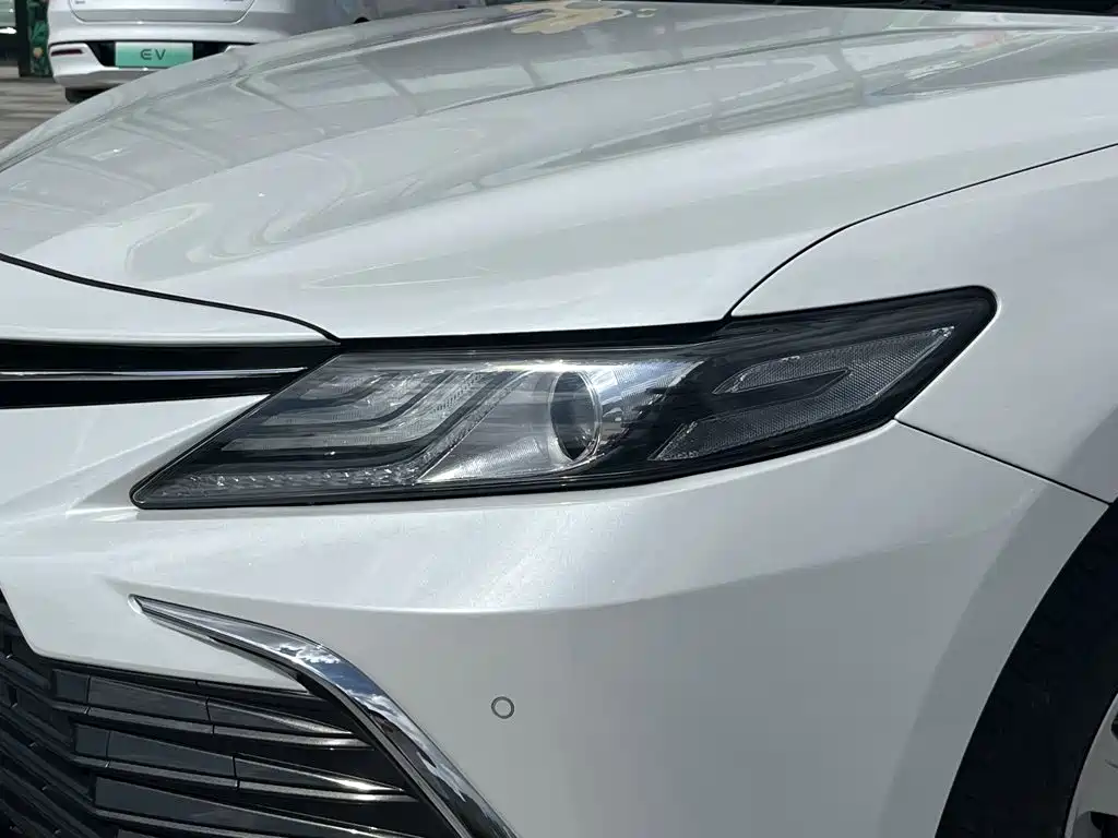 Toyota Camry — фото 9