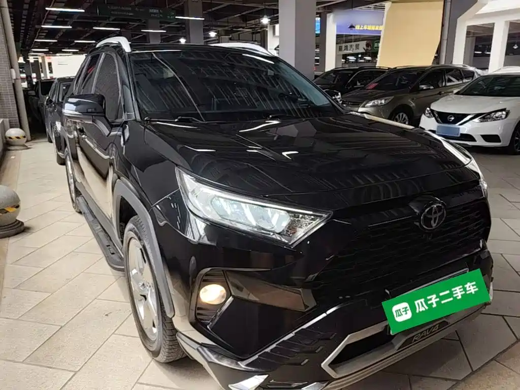 Toyota RAV4 — фото 4
