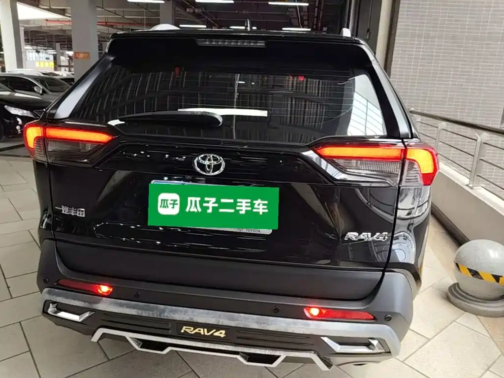 Toyota RAV4 — фото 6