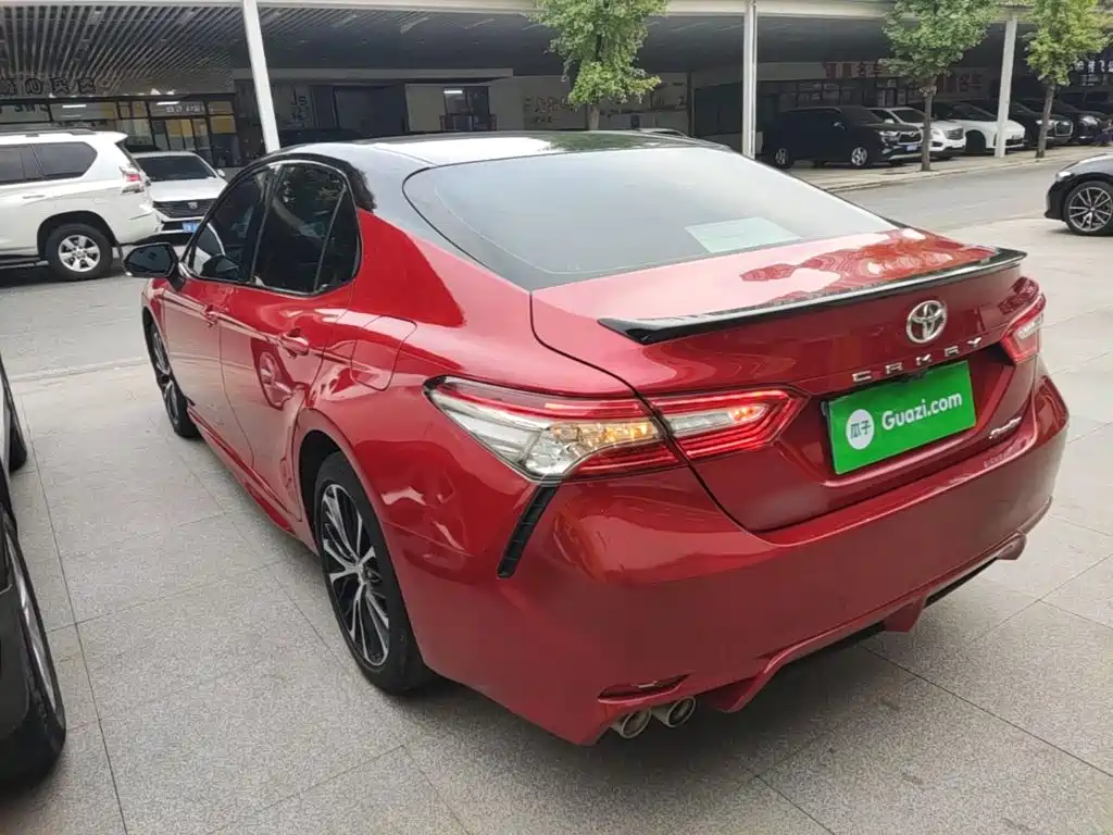 Toyota Camry — фото 5