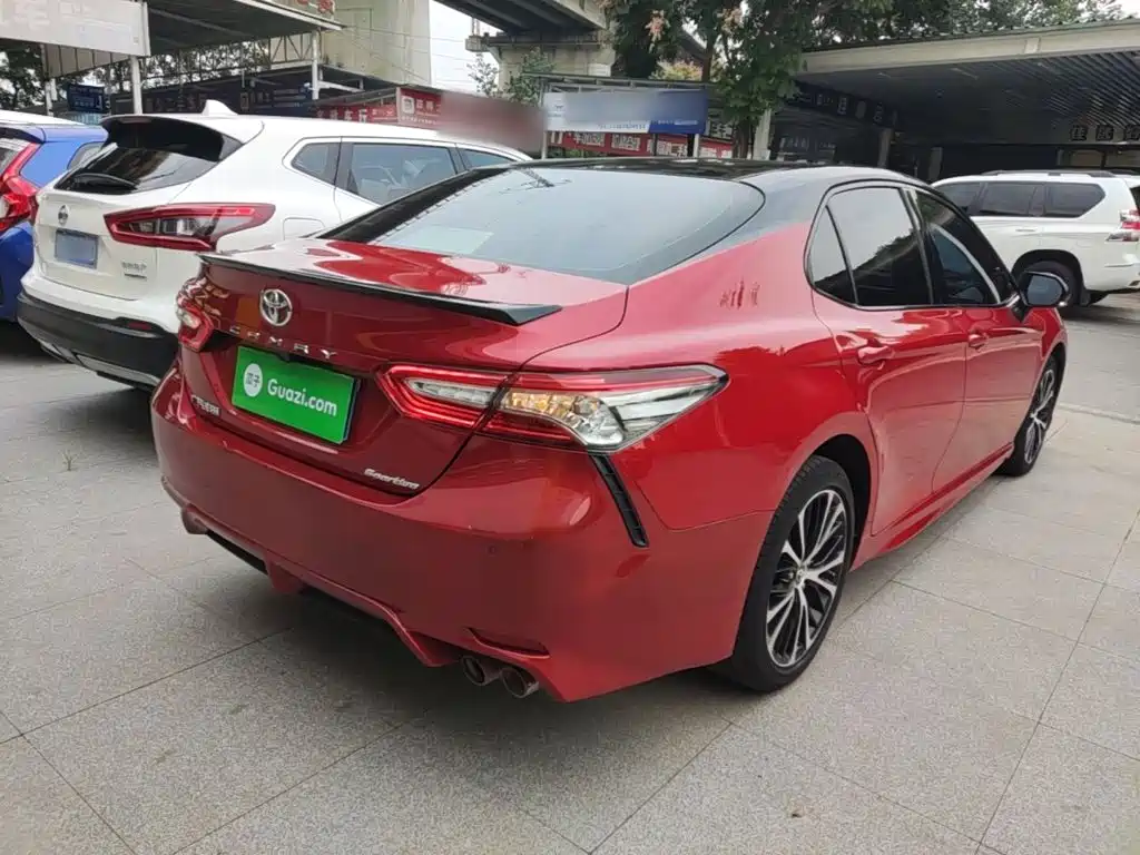 Toyota Camry — фото 7