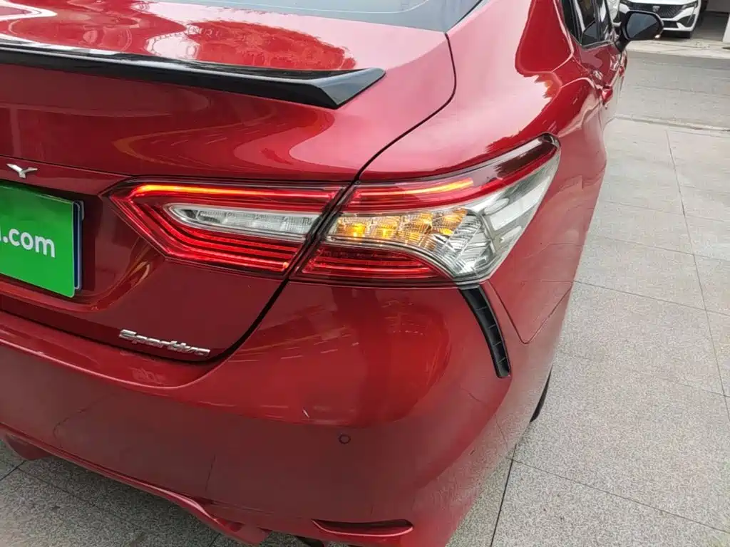 Toyota Camry — фото 8