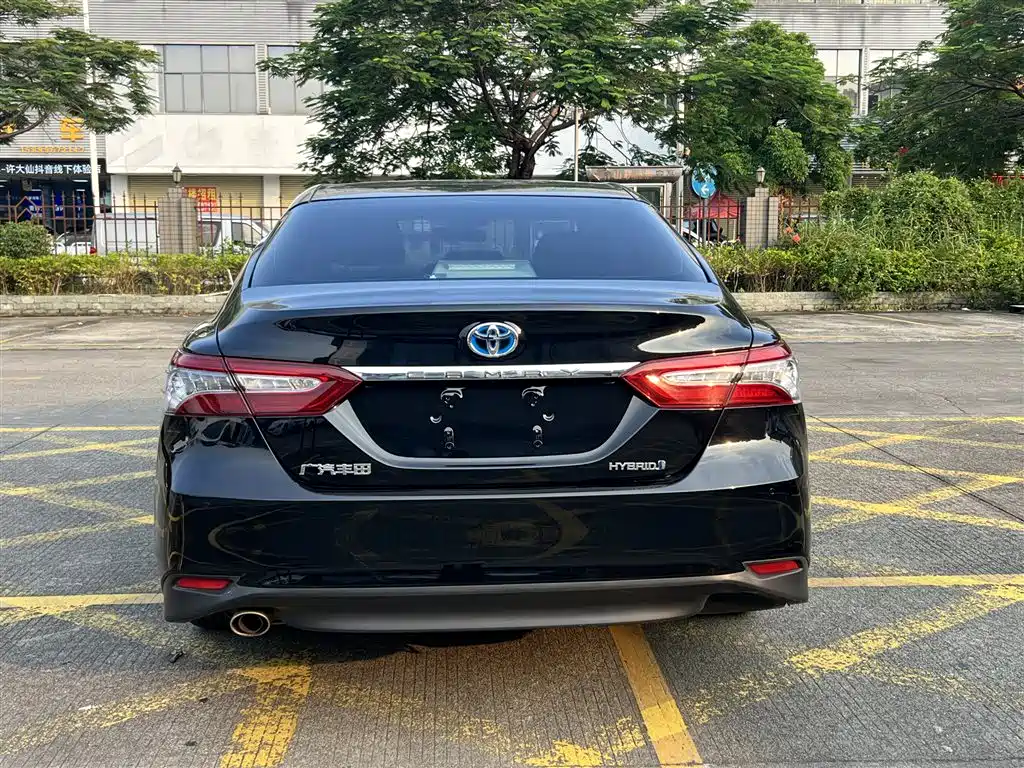 Toyota Camry — фото 8
