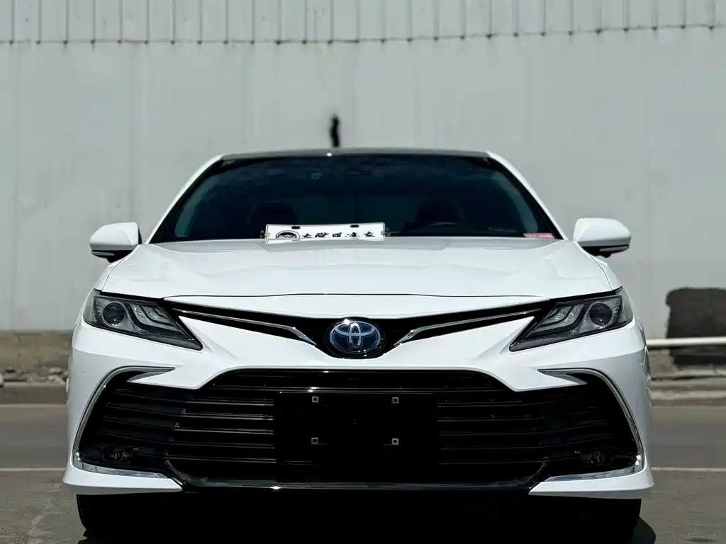 Toyota Camry — фото 2