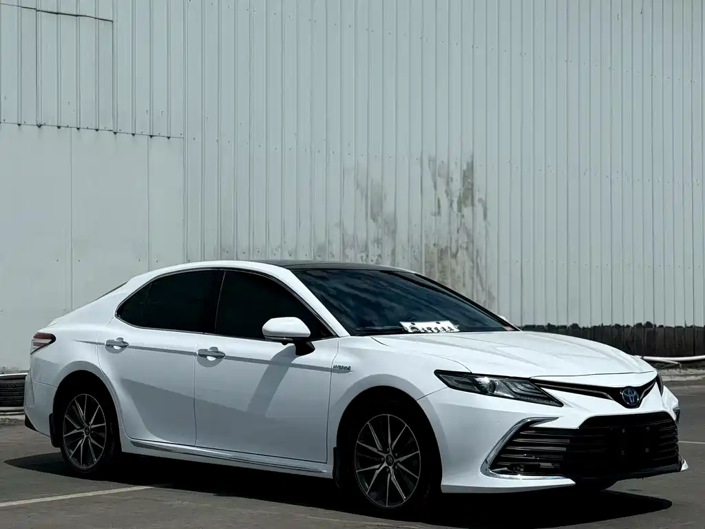 Toyota Camry — фото 3