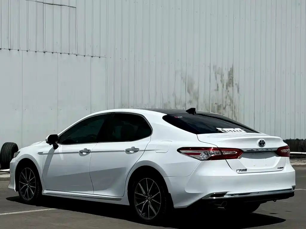 Toyota Camry — фото 7