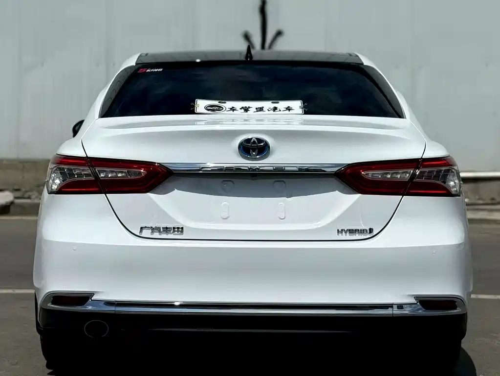 Toyota Camry — фото 8