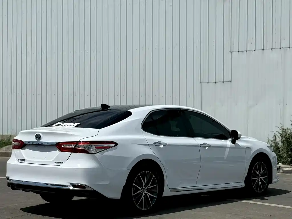 Toyota Camry — фото 9