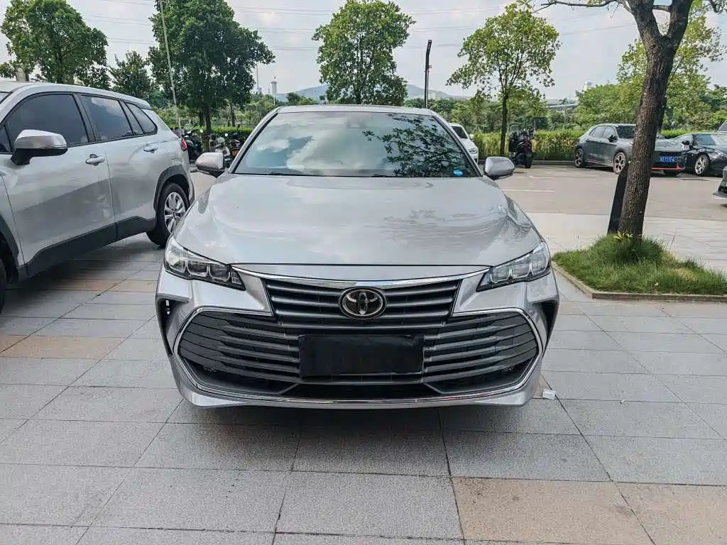 Toyota Avalon — фото 2
