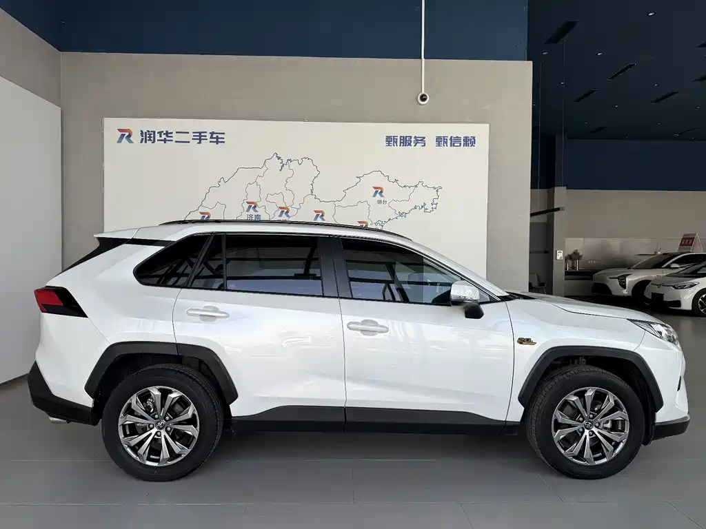 Toyota RAV4 — фото 3