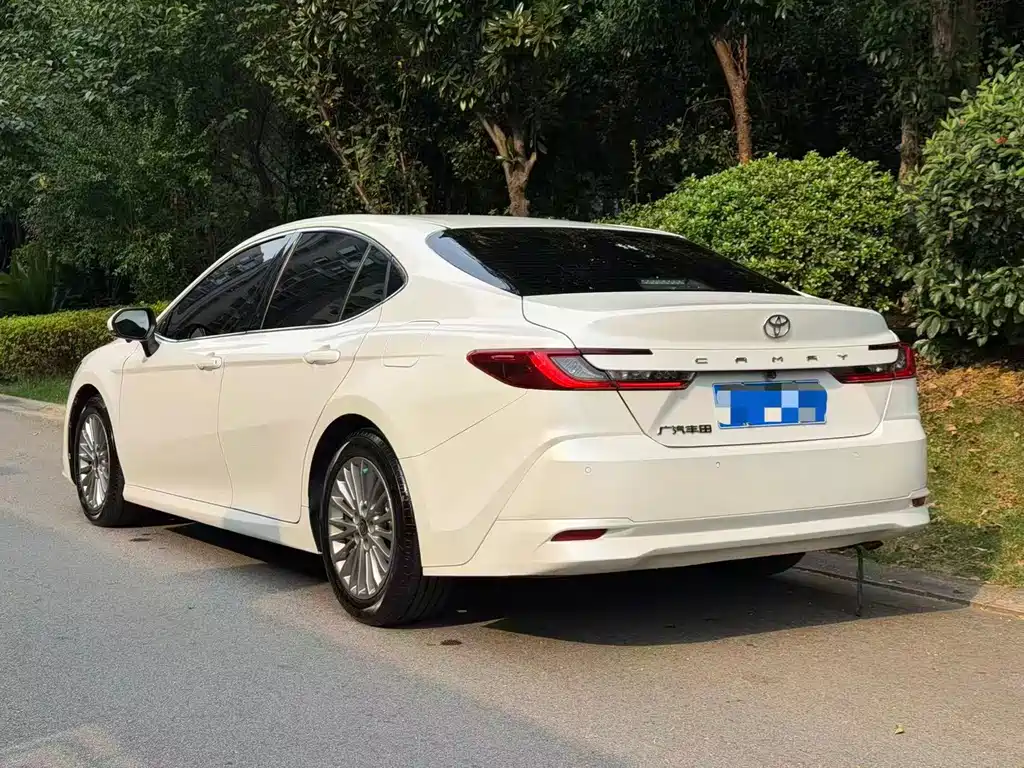 Toyota Camry — фото 4