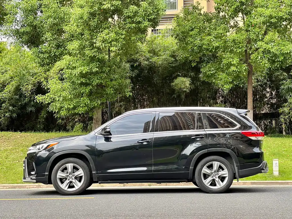 Toyota Highlander — фото 3