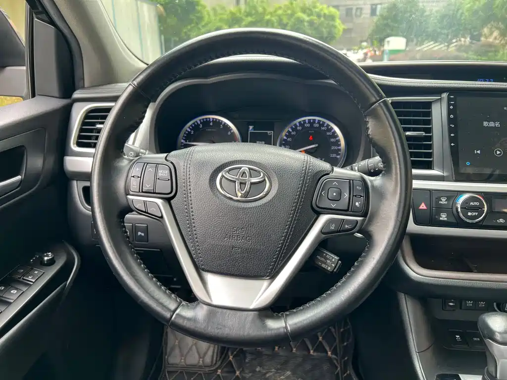 Toyota Highlander — фото 4