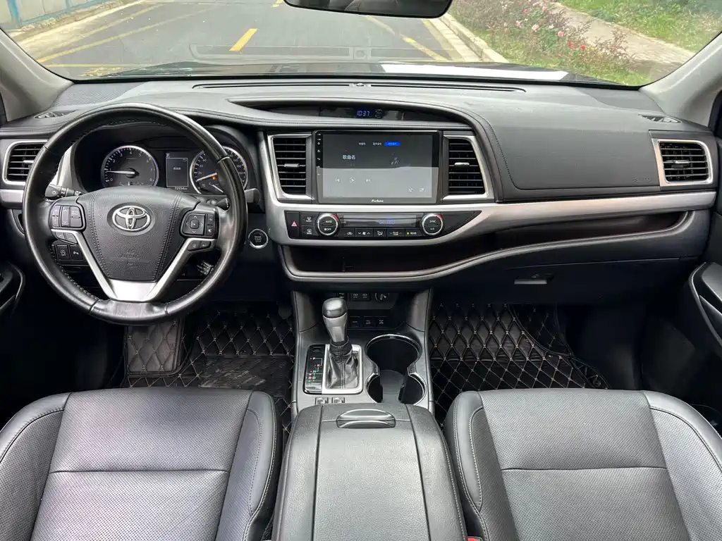 Toyota Highlander — фото 5
