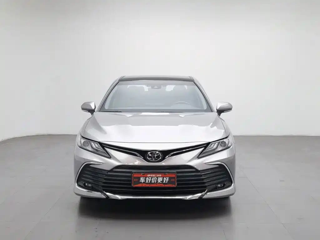 Toyota Camry — фото 3