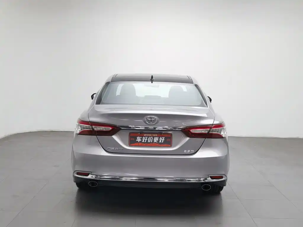 Toyota Camry — фото 4