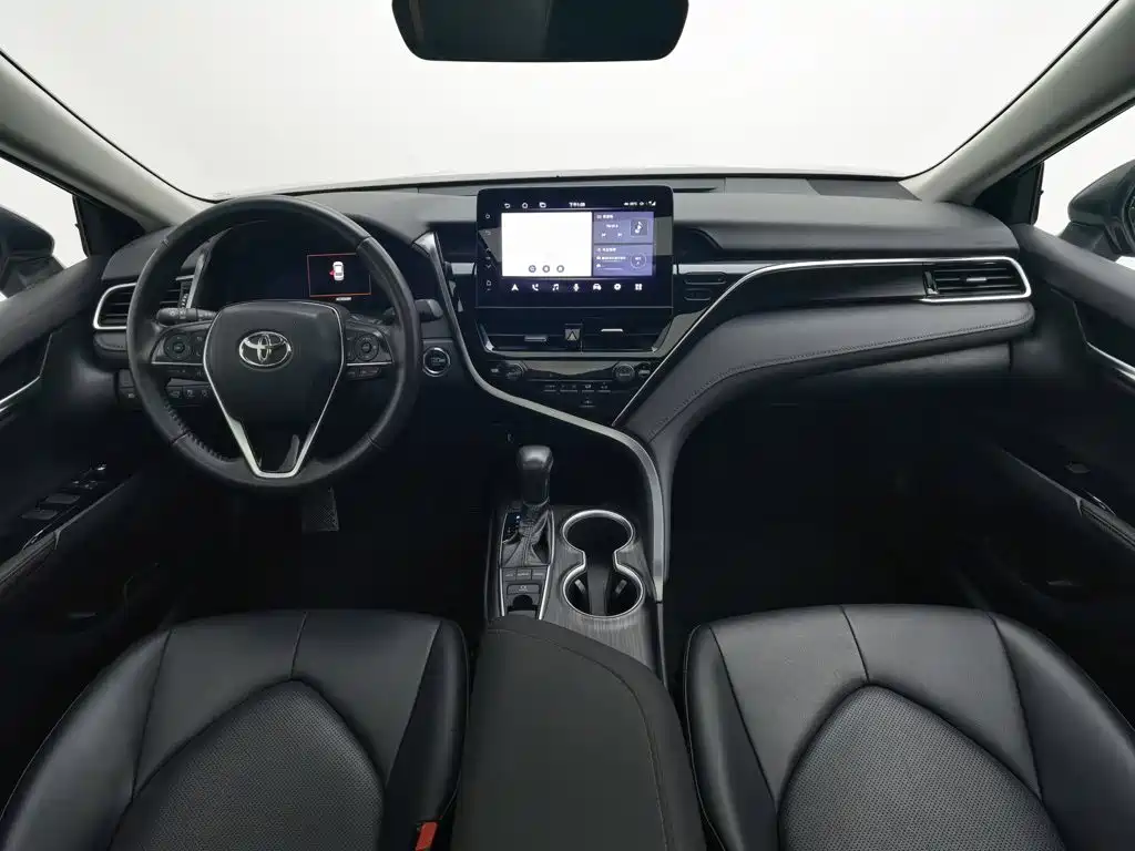 Toyota Camry — фото 5