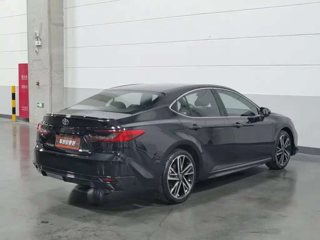 Toyota Camry — фото 2