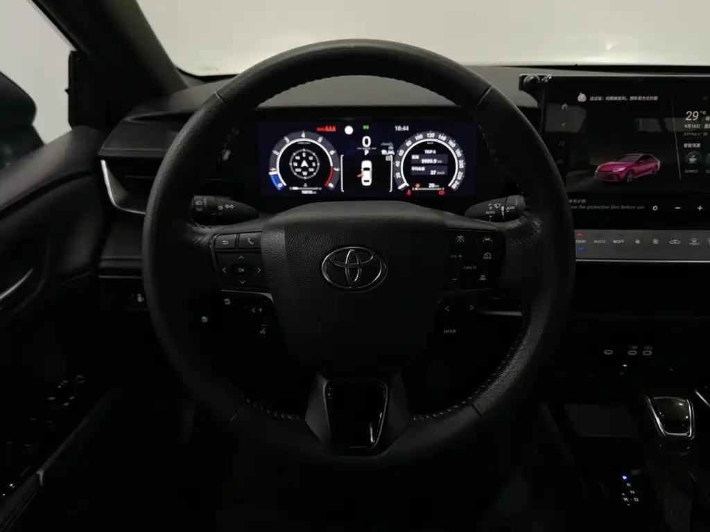 Toyota Camry — фото 11