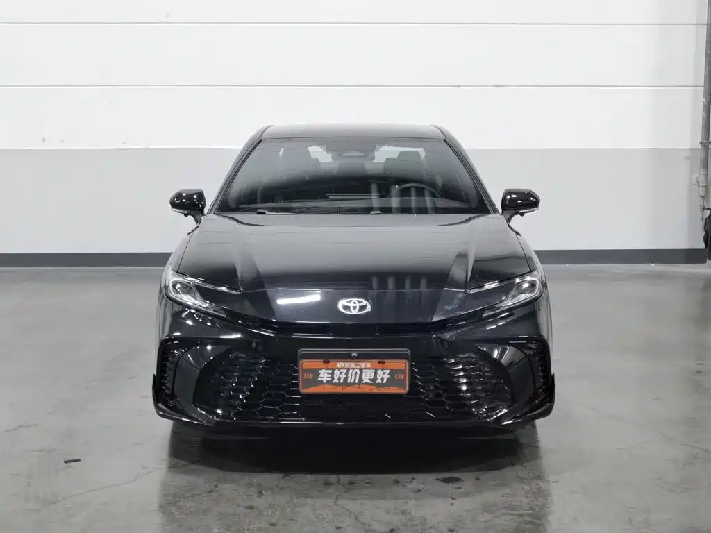 Toyota Camry — фото 3