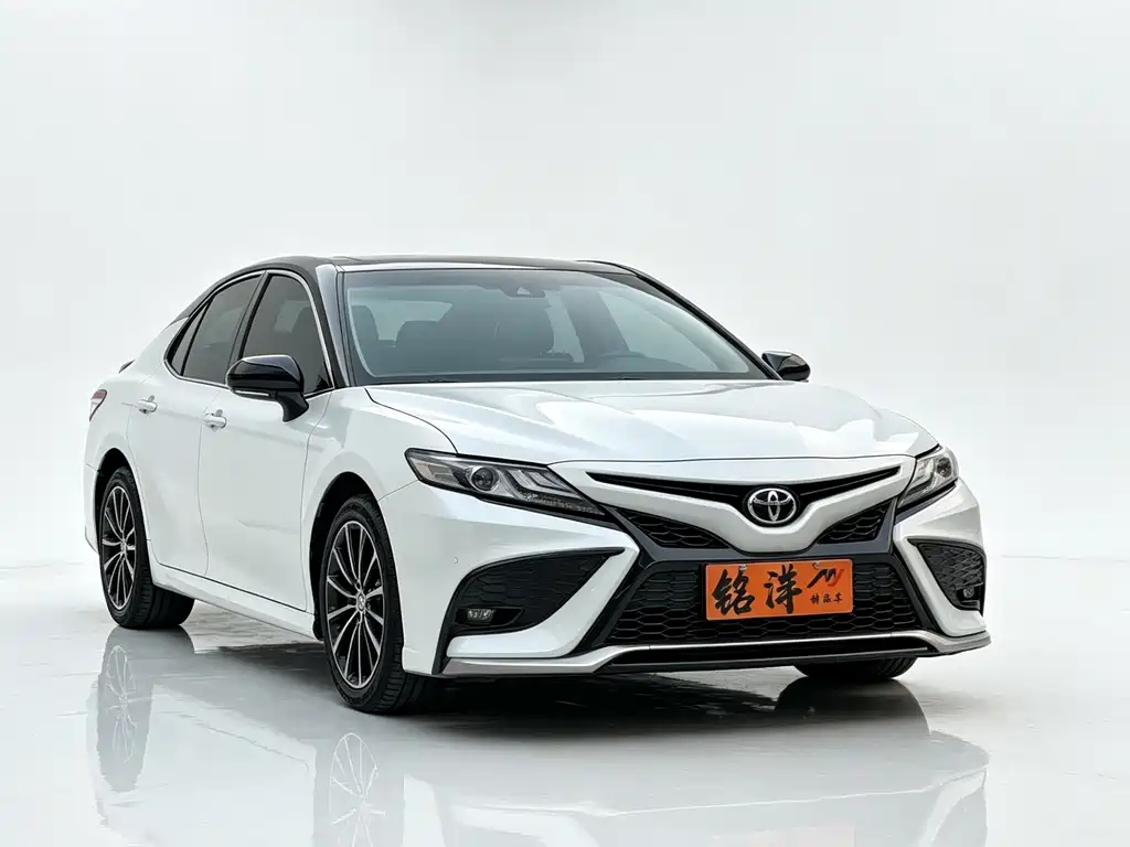 Toyota Camry — фото 3