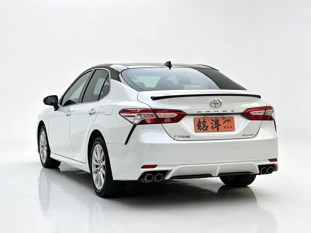 Toyota Camry — фото 4