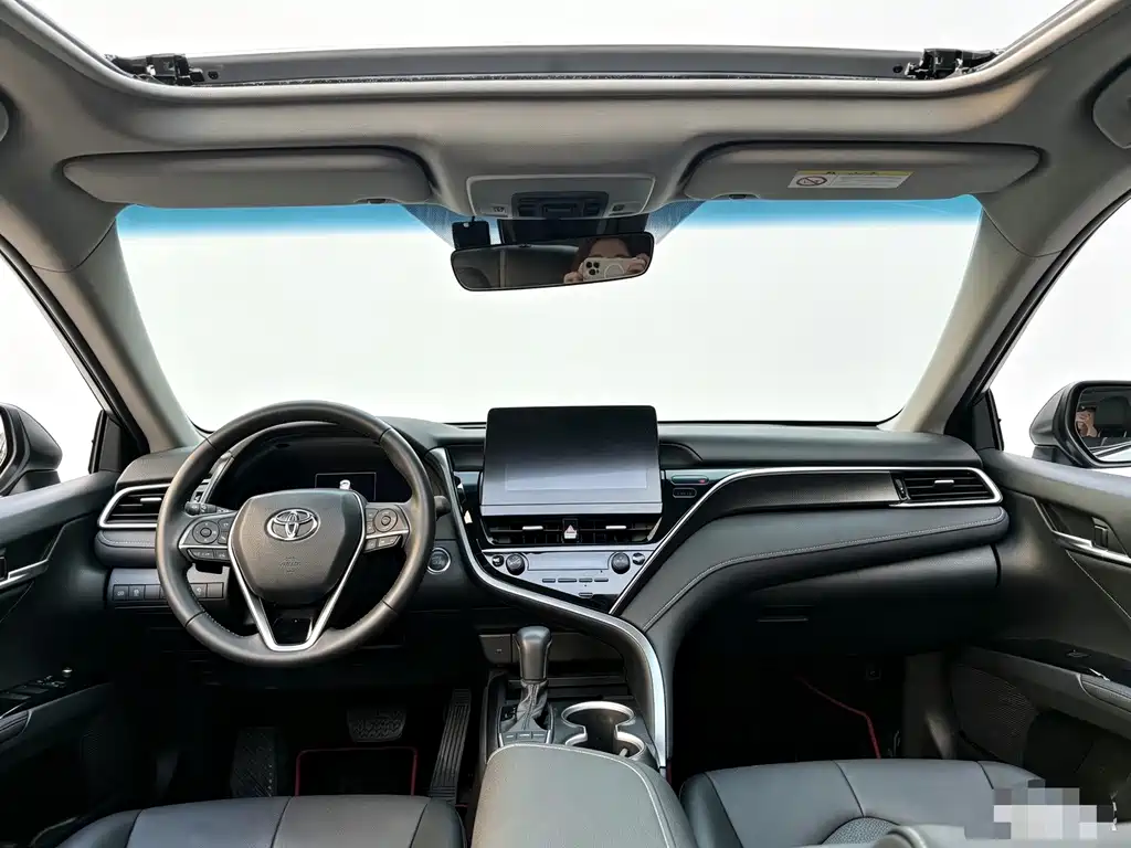 Toyota Camry — фото 6