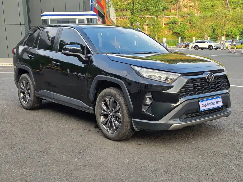 Toyota RAV4 — фото 3