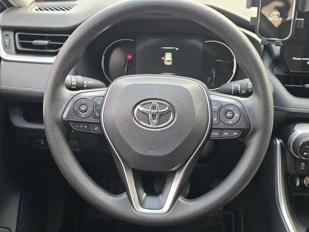 Toyota RAV4 — фото 5