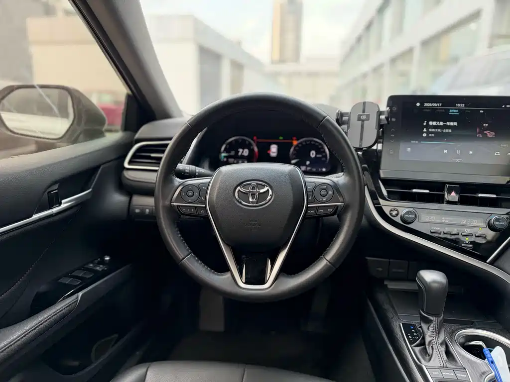 Toyota Camry — фото 7