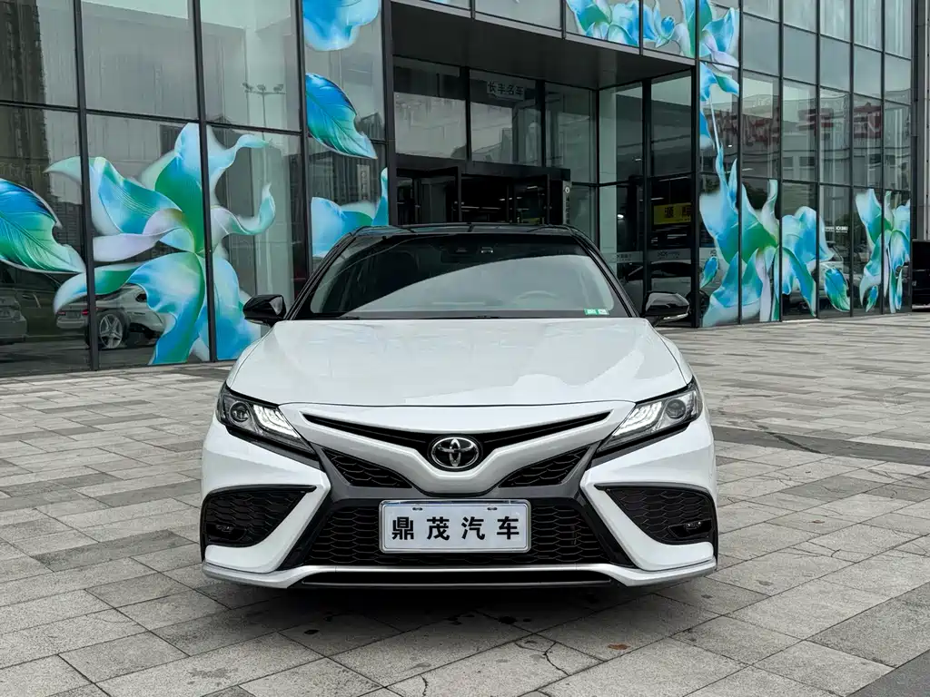 Toyota Camry — фото 2