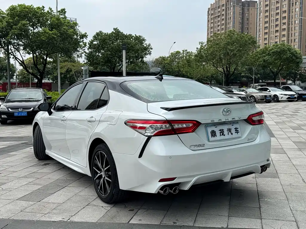Toyota Camry — фото 6