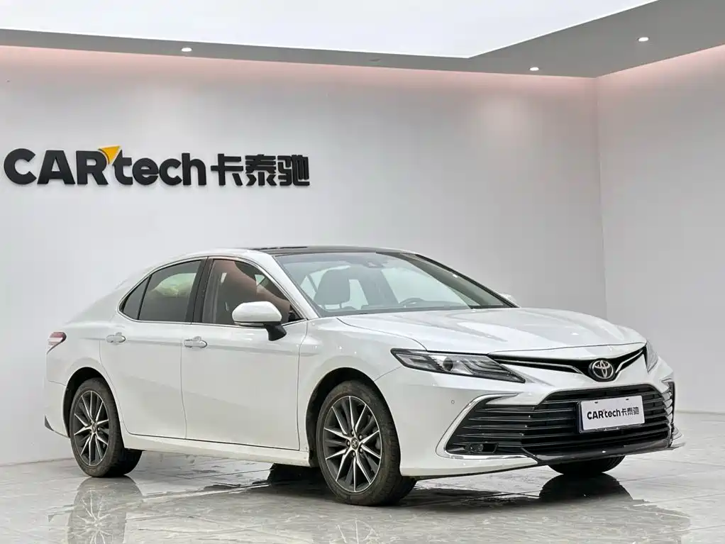 Toyota Camry — фото 6