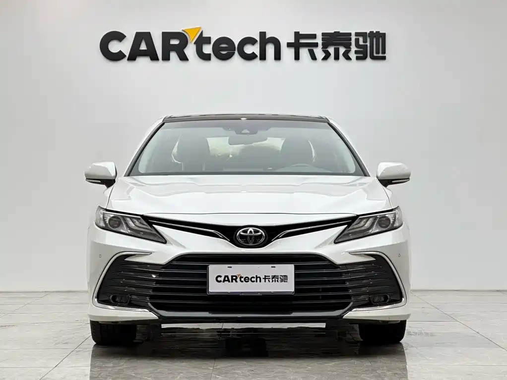 Toyota Camry — фото 7
