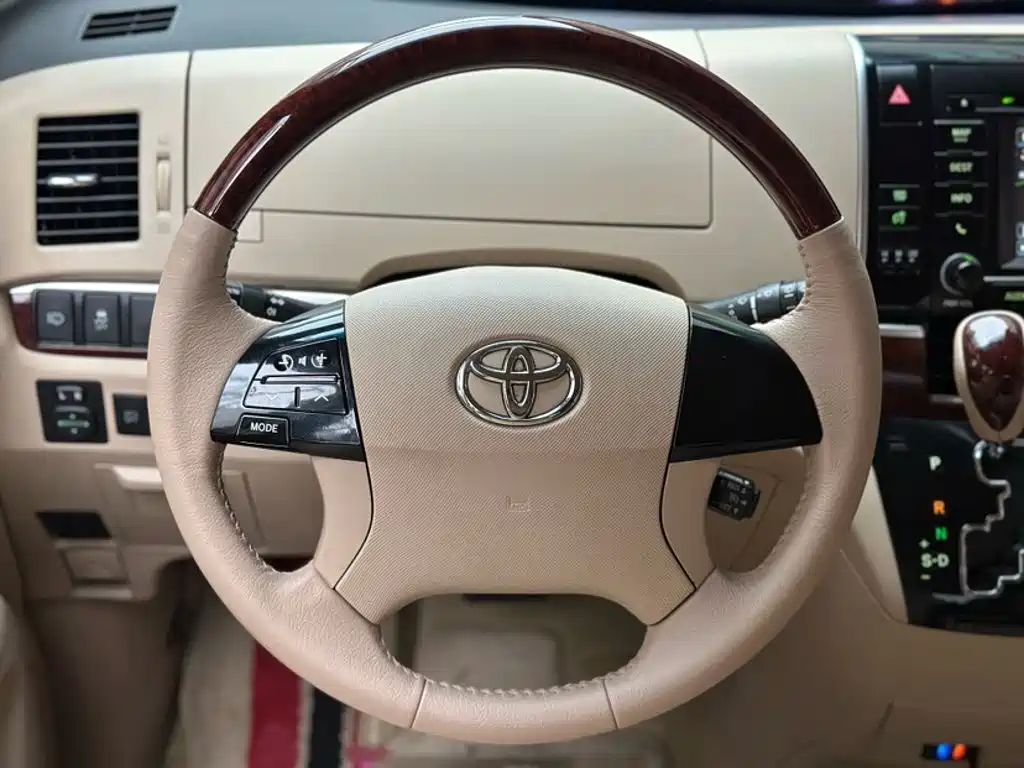 Toyota Previa — фото 3