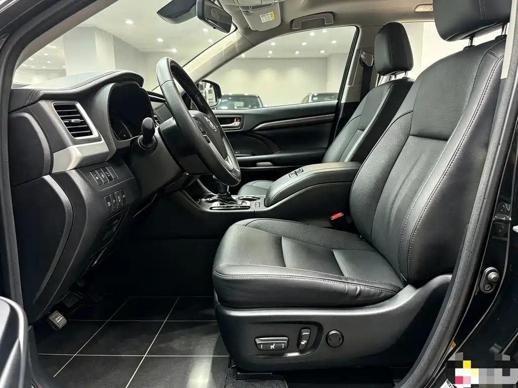 Toyota Highlander — фото 10