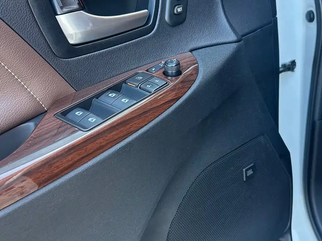 Toyota Sienna — фото 5