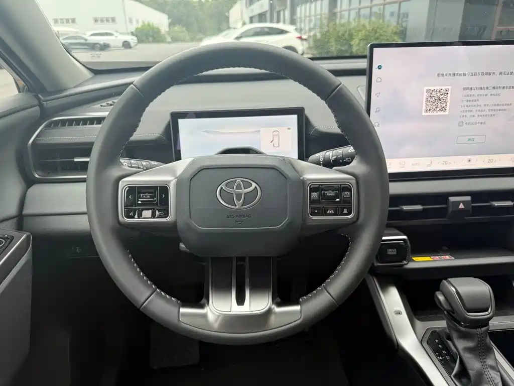 Toyota RAV4 — фото 7