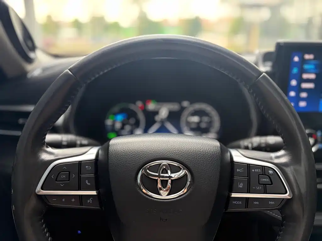 Toyota Highlander — фото 13