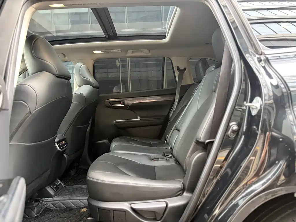 Toyota Highlander — фото 18