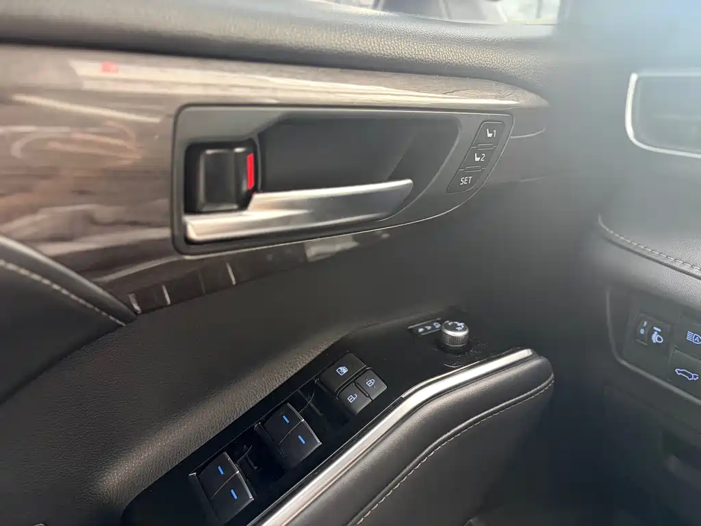 Toyota Highlander — фото 10