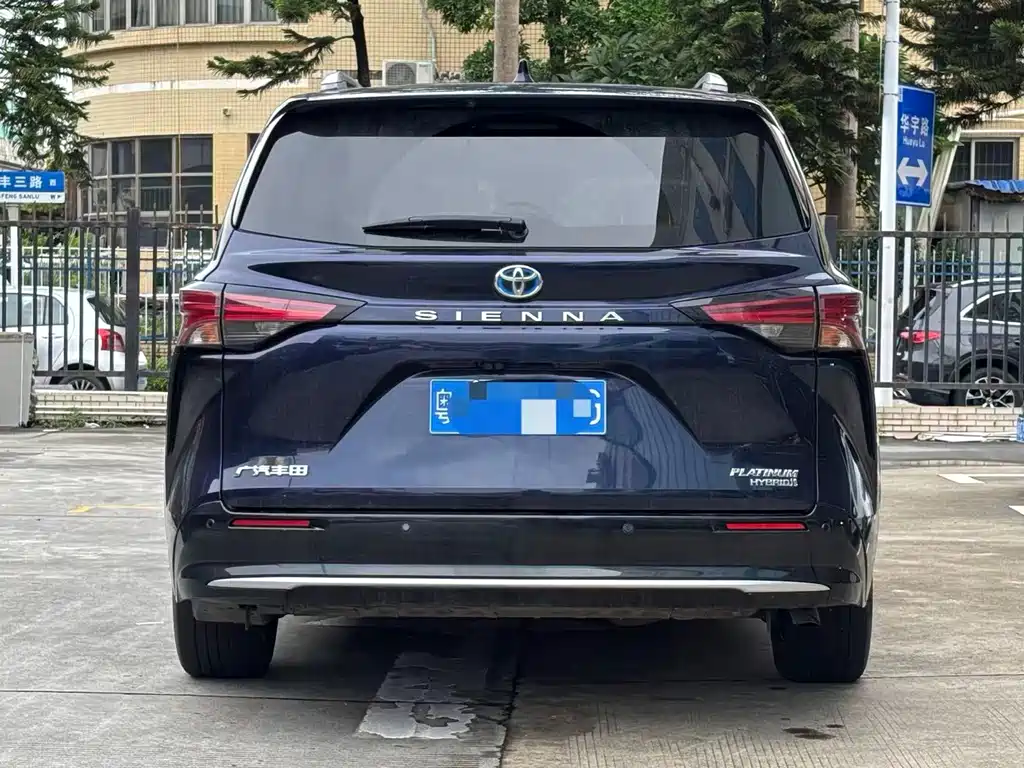 Toyota Sienna — фото 6